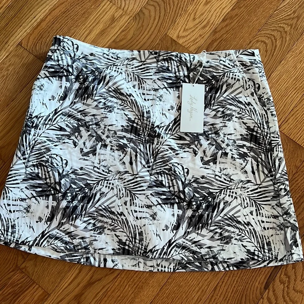 ONE BRAND NEW SKORT AND ONE PAIR OF SHORTS - Picture 2 of 9